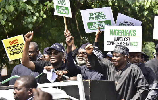 Atiku Abubakar, the PDP presidential candidate leads supporters to INEC headquarters in Abuja. (Daily Trust)