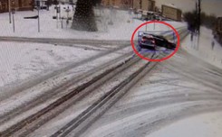 Szybki, wściekły i pijany: Skarżysko drift. Najpierw szalał Skodą po mieście, potem wjechał w radiowóz [FILM]