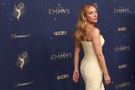 "ŽENO, TI SI ČISTA HARIZMA, ALI ŠTA JE OVO?", Merilin Monro 21. veka podelila javnost u NAJJEDNOSTAVNIJOJ HALJINI NA SVETU: Jedni je veličaju, drugi kude da je  OVAKO POLUDOTERANA skroz omašila