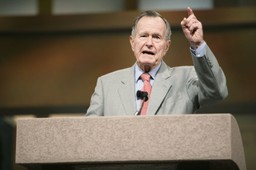 Były prezydent USA George H. W. Bush w szpitalu