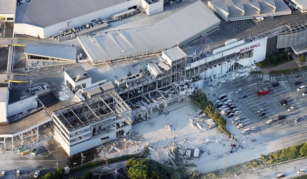 Ljudi su zarobljeni u tržnom centru posle razornog zemljotresa u Japanu