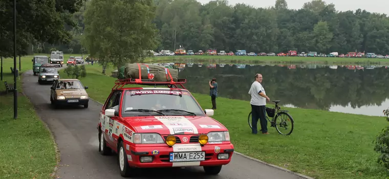 Wyruszyli autami z PRL-u na Bałkany. Uczestnicy "Złombola" jadą tam w ważnym celu