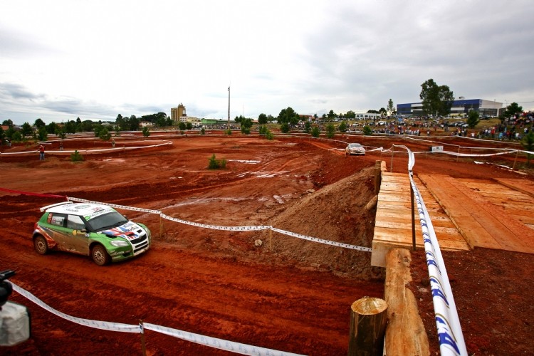 Rally de Curitiba 2010: pewne zwycięstwo Krisa Meeke, Juho Hänninen liderem IRC