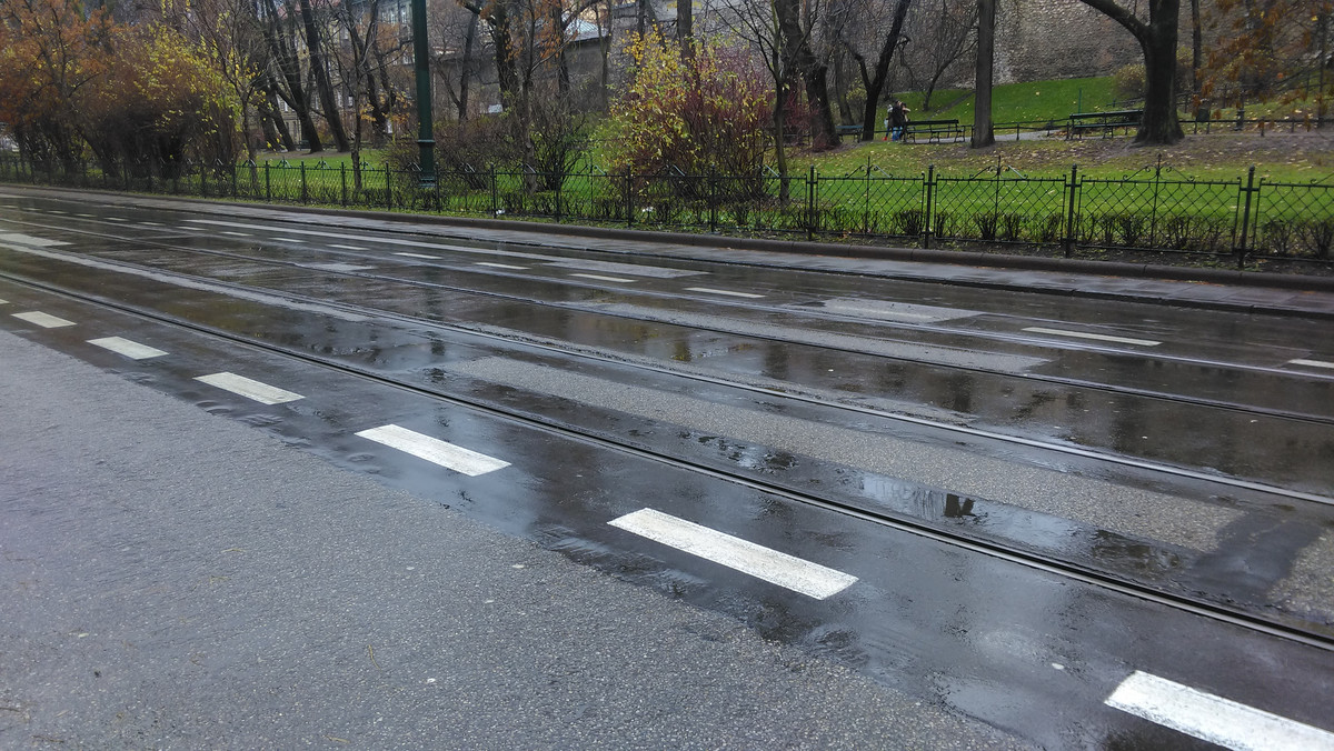 Na wiosnę tego roku miała się zacząć przebudowa jezdni i torowiska na ulicy Basztowej, która domknie ruch jednokierunkowy na odcinku od Pawiej do Piłsudskiego. Urzędnicy obawiają się jednak, że nie zdążono by przeprowadzić wszystkich prac przed Światowymi Dniami Młodzieży, więc przesunięto je na drugą połowę roku.