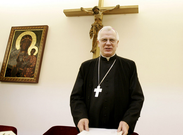 Abp Michalik: Wrogów krzyża nie brakuje