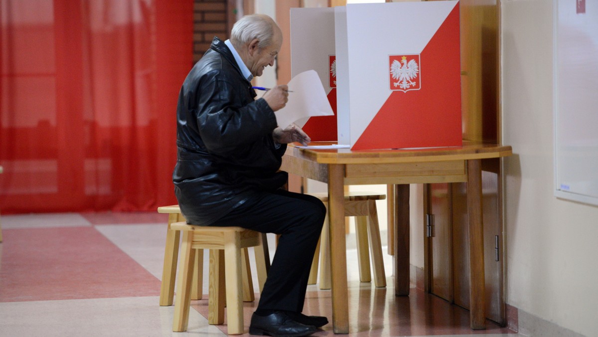 Pięć z dziewięciu mandatów poselskich w okręgu bielskim obejmie PiS, dwa PO, a po jednym Kukiz`15 i Nowoczesna – wynika z oficjalnych danych OKW. Posłami zostaną m.in. Stanisław Szwed (PiS), Mirosława Nikiel (PO), Jerzy Jachnik (Kukiz`15) i Mirosław Suchoń (Nowoczesna).