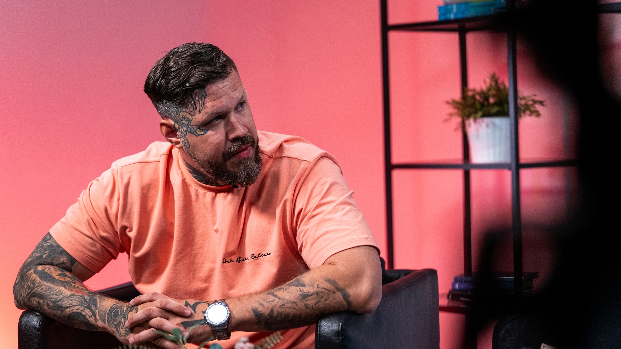 Slovenský raper Roman Grigely alias Momo v podcaste Off Record s Teri Čikoš.