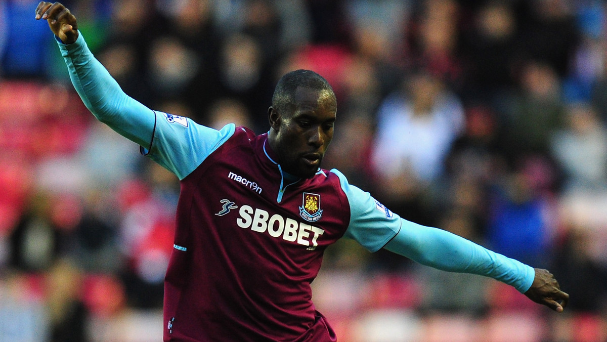 Był napastnik Chelsea Londyn i West Ham United Carlton Cole podpisał kontrakt z Celtikiem FC. 32-latek udanie przebrnął przez okres próbny, dzięki czemu mógł parafować umowę obowiązującą do końca sezonu 2016/2017.