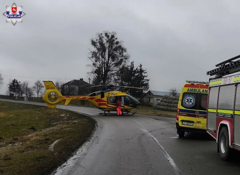 W Żmudzi pijany 45-latek stracił na łuku drogi panowanie nad autem i wjechał do rowu - na miejscu interweniowało Lotnicze Pogotowie Ratunkowe