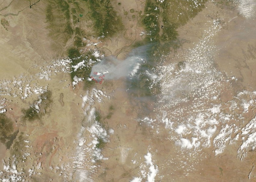 Fotografija sa jednog od satelita - lokacije na kojima gori vatra su obeležene crvenim linijama