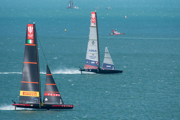 Luna Rossa Prada Pirelli i Emirates Team New Zealand