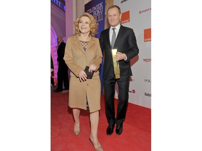 Camelowy płaszcz pani premierowej miał klasyczny krój i idealnie pasował do jej sylwetki