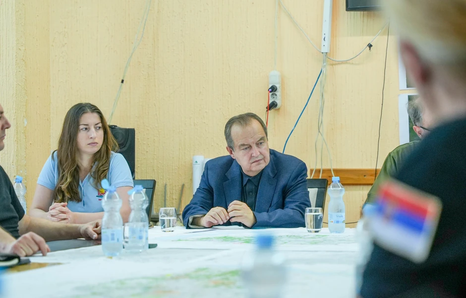 Ministar Ivica Dačić na Štabu za vanredne situacije u Deliblatskoj peščari 