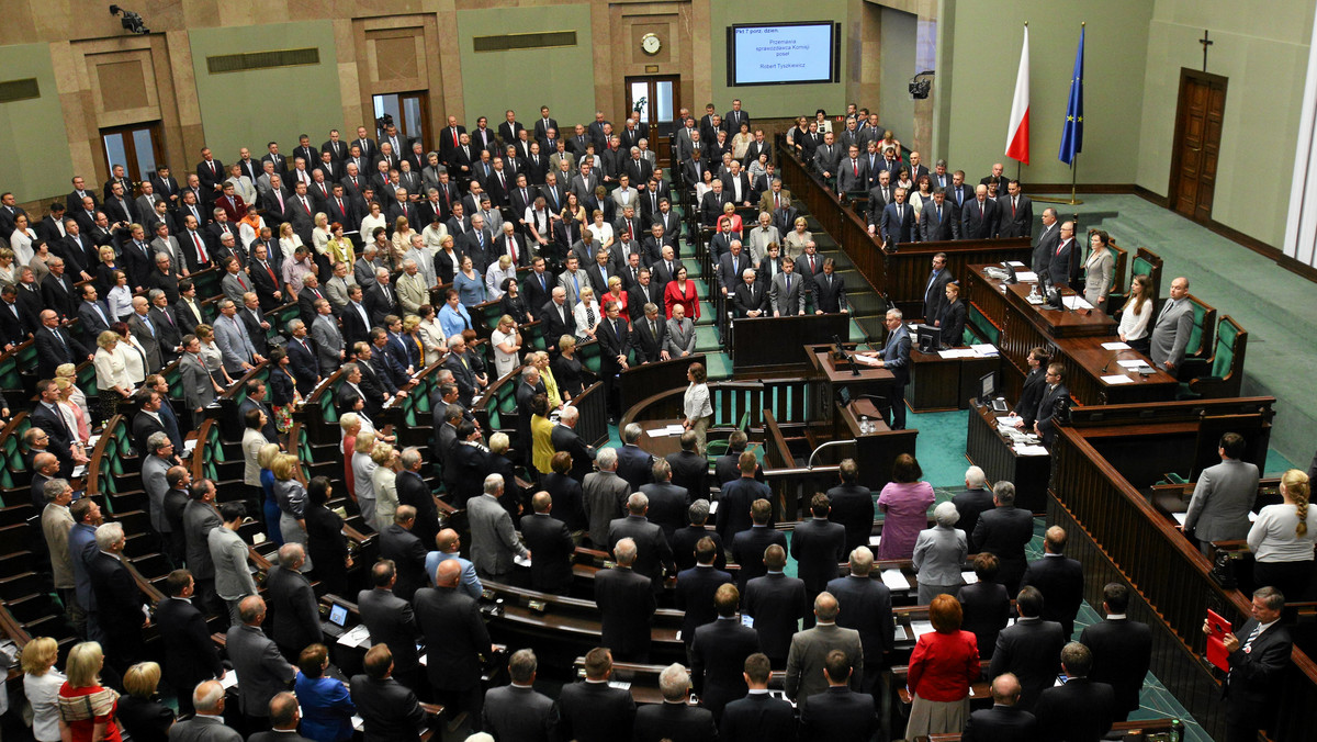 Z kadencji na kadencję rośnie zaangażowanie posłów. A może polska polityka się profesjonalizuje? - docieka "Rzeczpospolita".