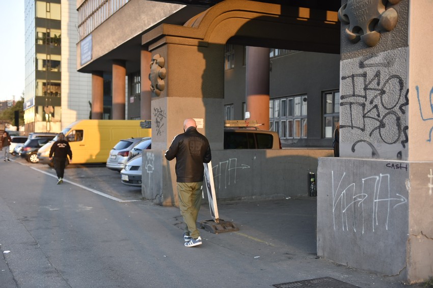 Mirna situacija ispred BIGZ-a