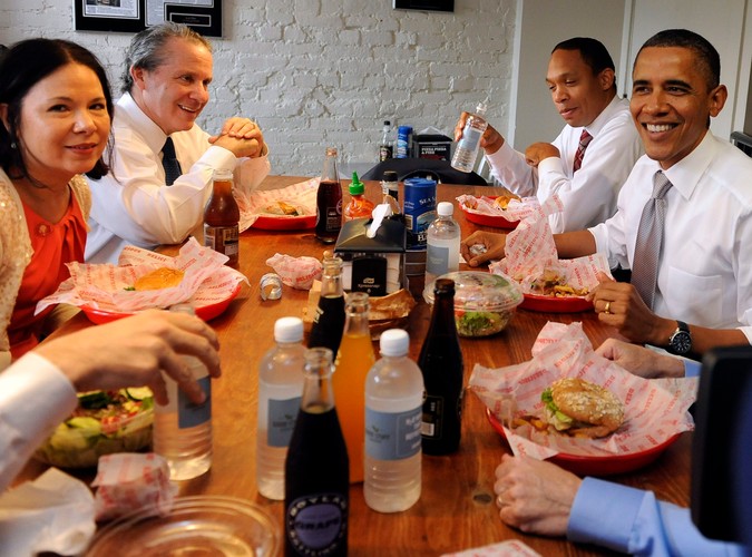 Barack Obama współpracownikami w fast-foodzie, w Waszyngtonie