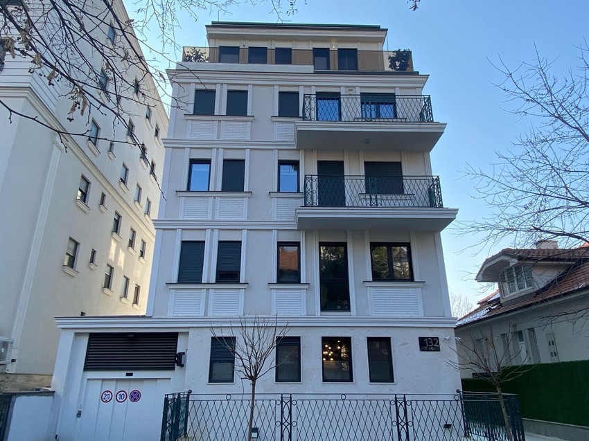 Zgrada u kojoj Stajić ima 10 stanova