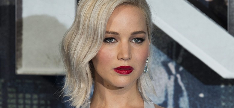 Seksbomba czy mutantka? Jennifer Lawrence jak ze Złotej Ery Hollywood [ZDJĘCIA]