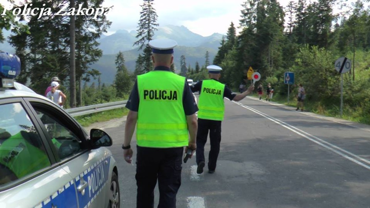 Policjanci podsumowali akcję "Bezpieczna droga do szkoły". Jak się okazuje, zbyt wielu kierowców za nic ma ograniczenia prędkości ustawione przy szkołach, a rodzice nie dbają o bezpieczeństwo swoich dzieci.