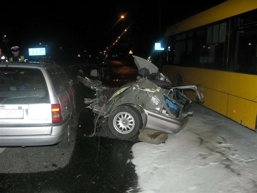 BMW rozpadło się na pół! ZDJĘCIA