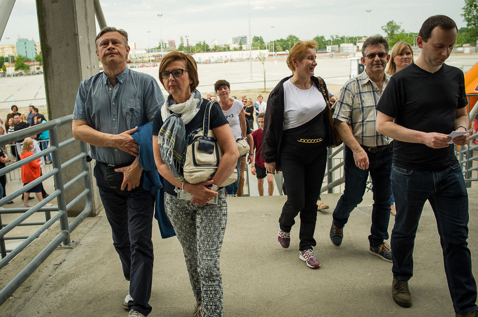 Publiczność na koncercie Roda Stewarta w Atlas Arenie w Łodzi