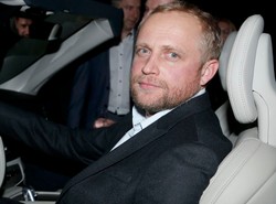 Adamczyk wdał się w bójkę z paparazzi. Na miejsce przyjechało pogotowie