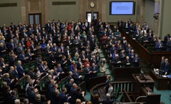 Sejm przyjął uchwałę dotyczącą 50. rocznicy Marca '68. Zastrzeżenia zgłosił lider Ruchu Narodowego