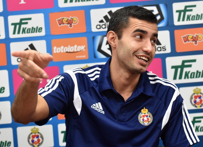 Brazylijczyk Rafael Crivellaro, nowy piłkarz Wisły Kraków podczas prezentacji w ośrodku treningowym Białej Gwiazdy w Myślenicach