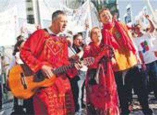 Kaczyński i Komorowski: dwa produkty walczą o Belweder