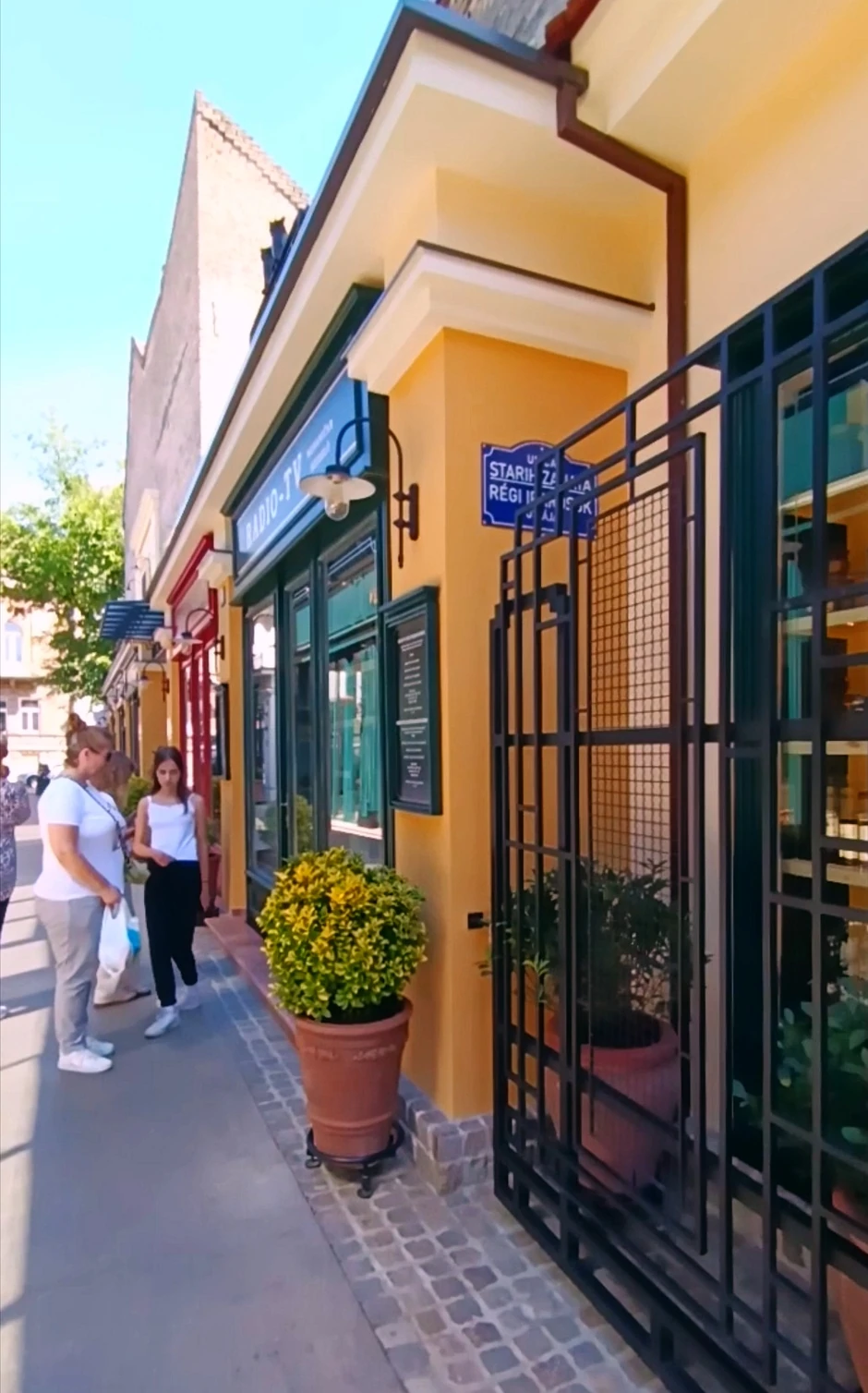 Ulica starih zanata u Subotici - dvojezične table, na srpskom i mađarskom jeziku