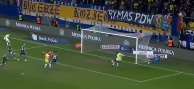 Piłkarskie "jaja" w Ekstraklasie. Piłkarz Motoru Lublin nie miał prawa spudłować [WIDEO]