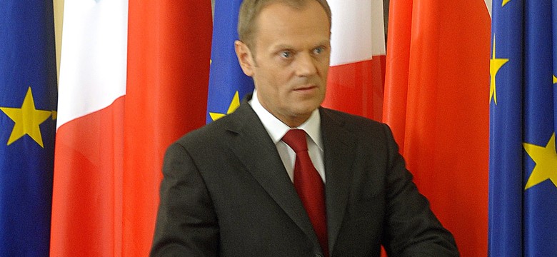 Premier milczał, kampanię rozpoczęli inni