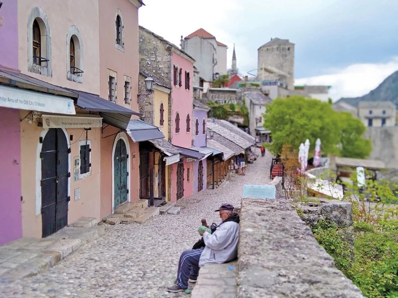 Račun pandemije: Ulice Stare čaršije su avetinjski prazne, s tek nekoliko otvorenih dućana