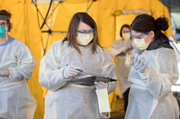 Szumowski: Przygotowujemy regulacje mające ograniczyć pracę personelu medycznego