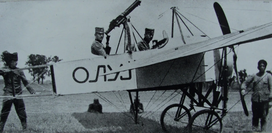 Avion blerio XI dvosed je bio prvi naoružani avion Srpske vojske, a nosio
je naziv oluj