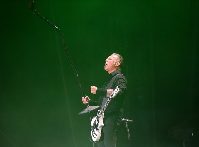 James Hetfield podczas koncertu w Hamburgu