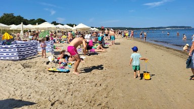 Długi weekend w Polsce. W kurortach tłumy turystów. "Wreszcie słońce"