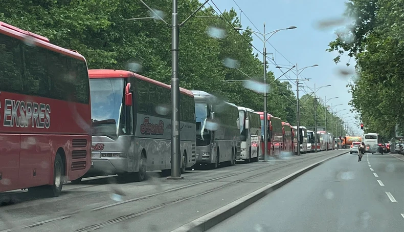 Posebno će se kontrolisati ispravnost autobusa za prevoz dece