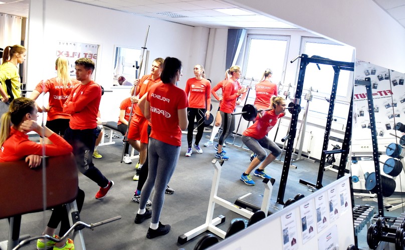 Reprezentacja Polski w piłce ręcznej kobiet podczas treningu na siłowni w Stuttgarcie
