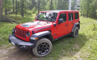 Jeep Wrangler 4Xe – kultowa terenówka także na prąd