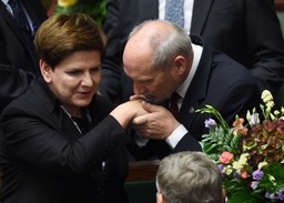 Sejm udzielił wotum zaufania rządowi Szydło