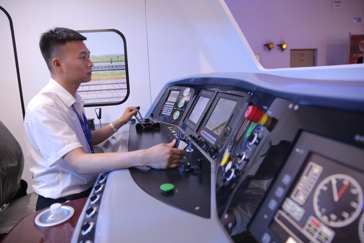 Symulator umożliwiający prowadzenie pociągu