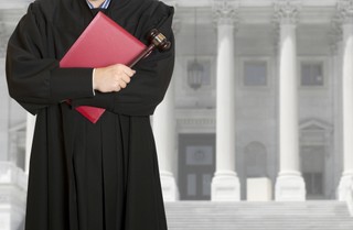 Władza chce sama decydować o tym, kto zostanie sędzią