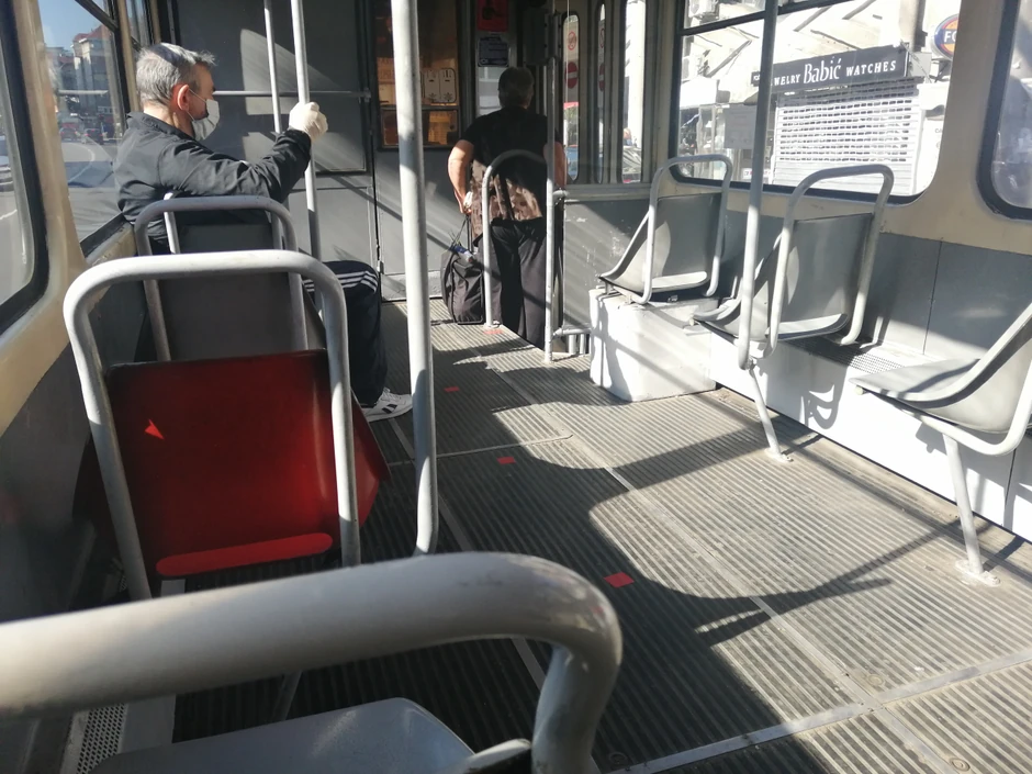 U vozilima tek poneki putnik