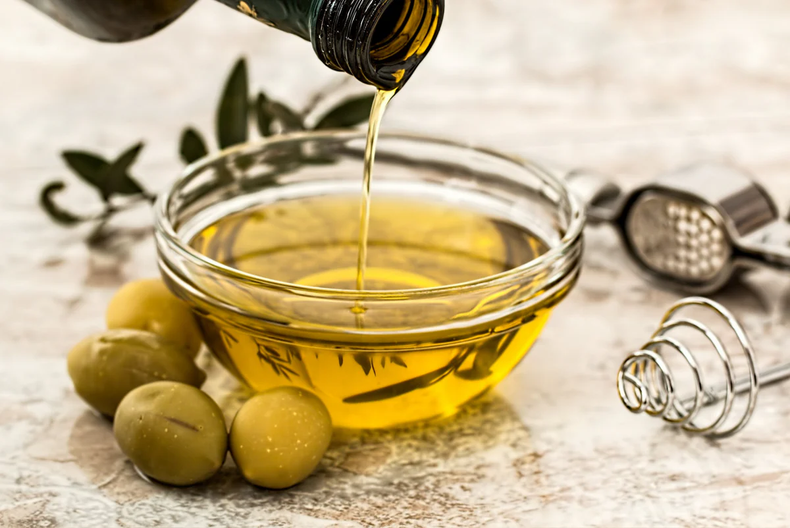 Benefits of olive oil [rizoscurls]