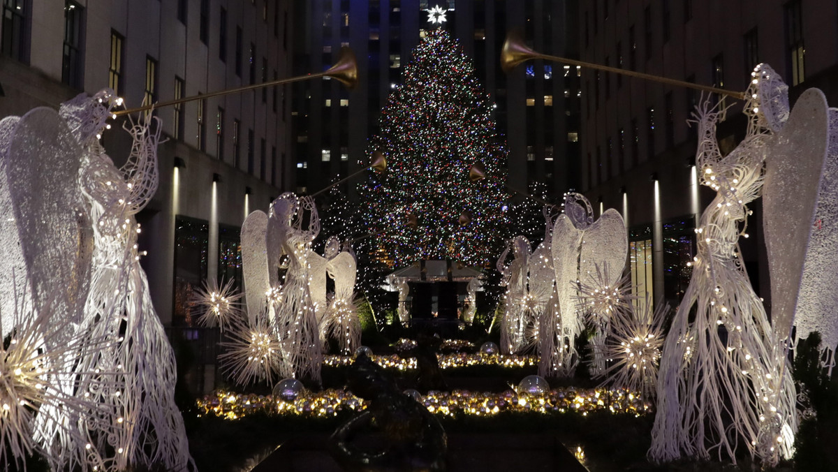 USA ROCKEFELLER CENTER CHRISTMAS TREE (84th Annual Rockefeller Center Christmas Tree Lighting Ceremony)