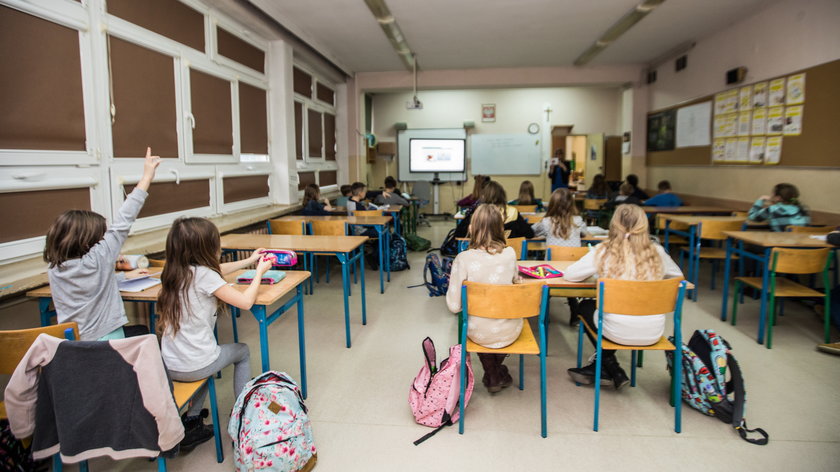 Sondaż "RP": Polacy chcą powrotu wszystkich dzieci do szkół