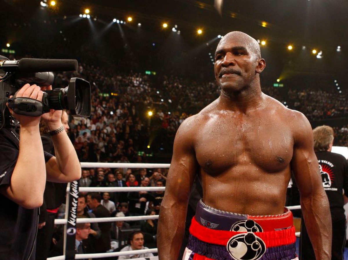 Holyfield chce walczyć z Kliczkami i zgarnąć miliony