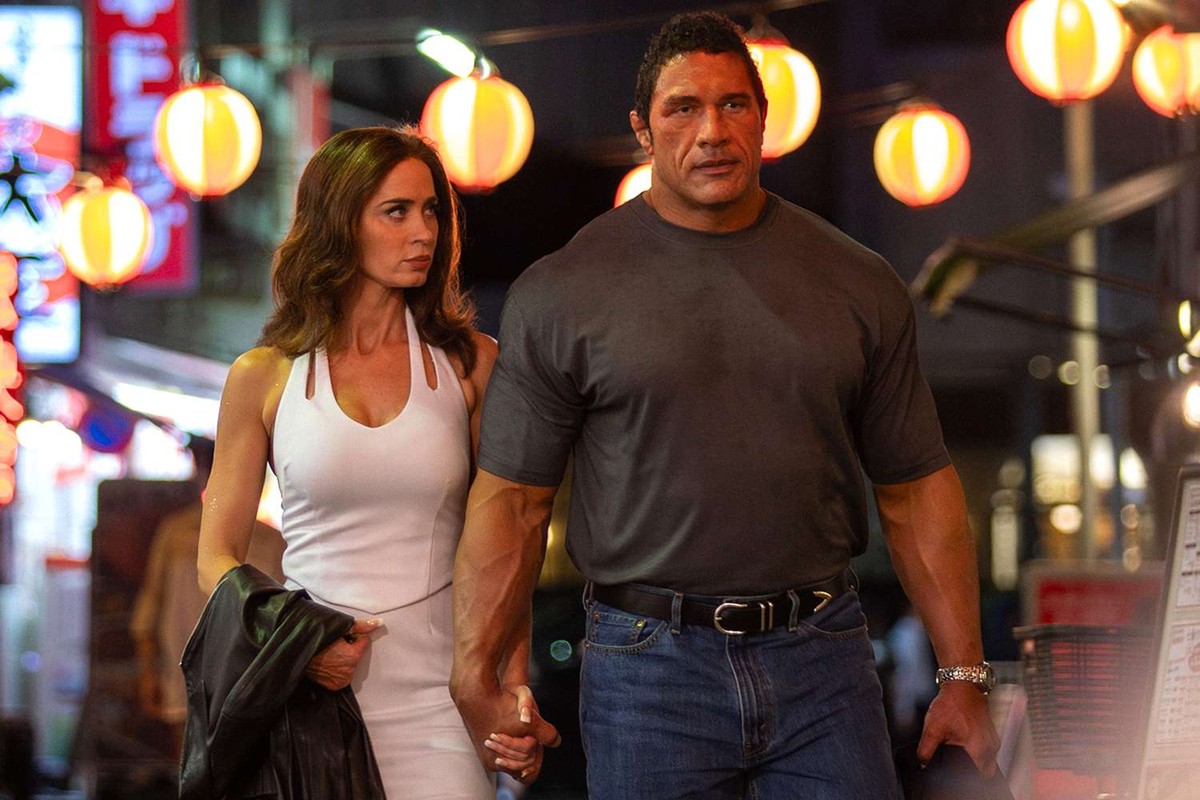 Emily Blunt i Dwayne "The Rock" Johnson w filmie "Smashing Machine"