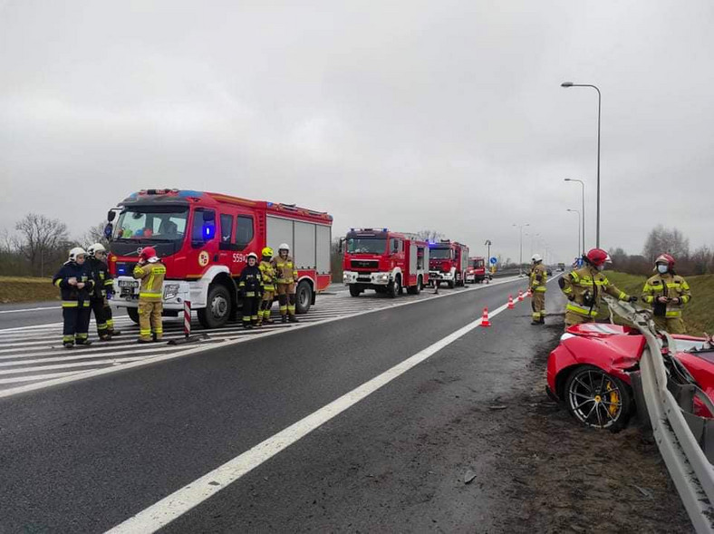 Ferrari wypadło z drogi na S10